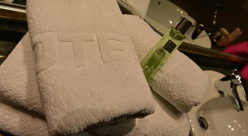 اتاق استاندارد, Karpos