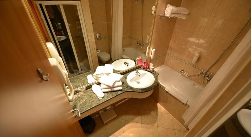 اتاق استاندارد, Karpos