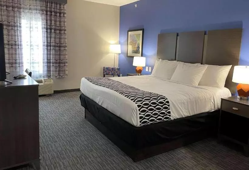 キングサイズベッドのスタンダードルーム, La Quinta Inn And Suites By Wyndham   Schertz