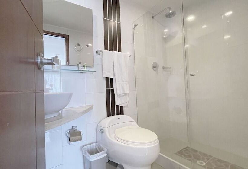 Superior Kamer, Ms Chipichape Plus