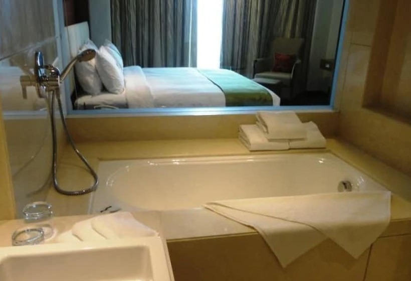 חדר אקזקיוטיב, Ramada Plaza By Wyndham Pune Hinjewadi