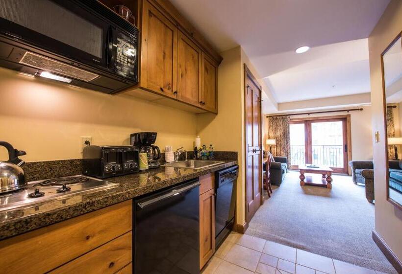 סטודיו דלוקס, The Lodge At Mountaineer Square