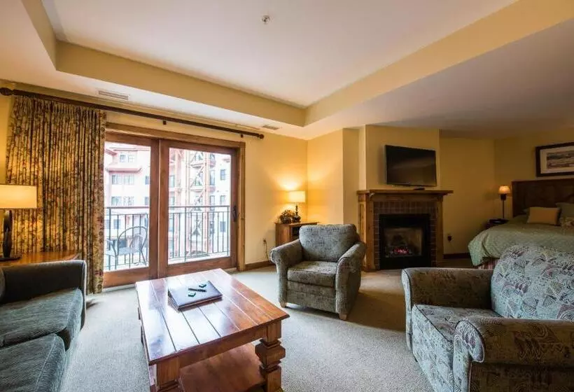 デラックススタジオ, The Lodge At Mountaineer Square