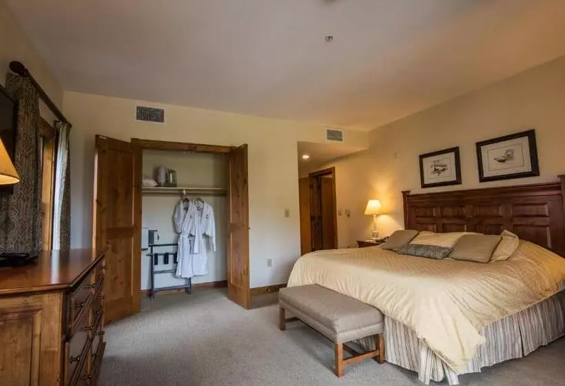 ３ベッドルームアパートメント, The Lodge At Mountaineer Square