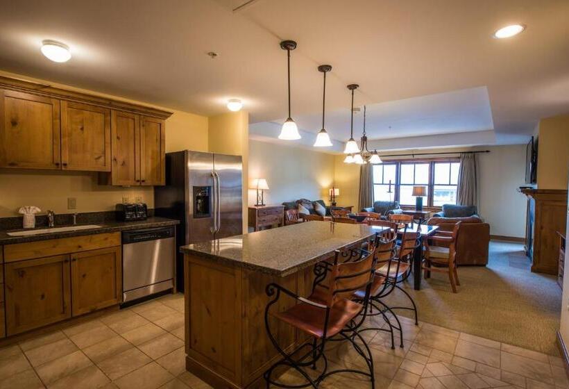 דירת שלושה חדרים, The Lodge At Mountaineer Square