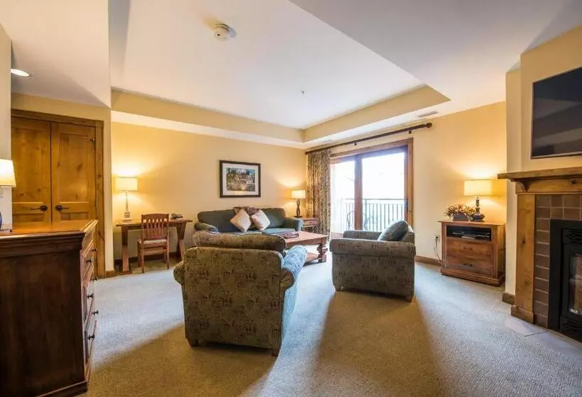 デラックススタジオ, The Lodge At Mountaineer Square