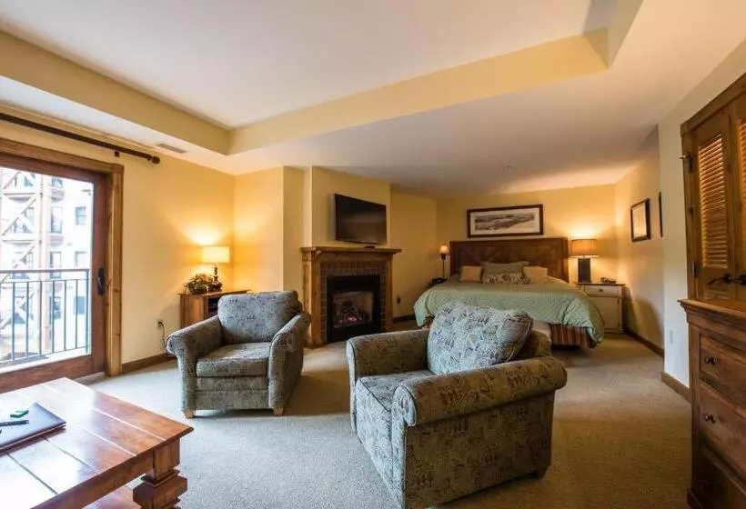 デラックススタジオ, The Lodge At Mountaineer Square
