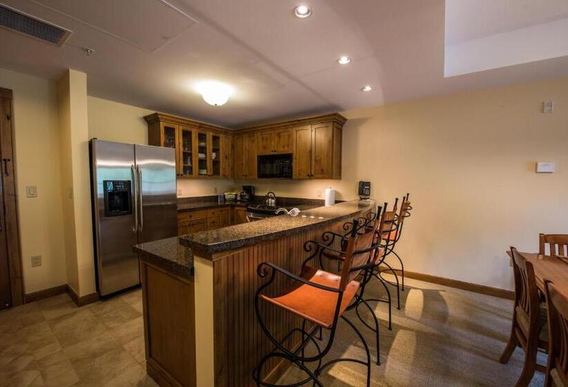 דירת חדר, The Lodge At Mountaineer Square