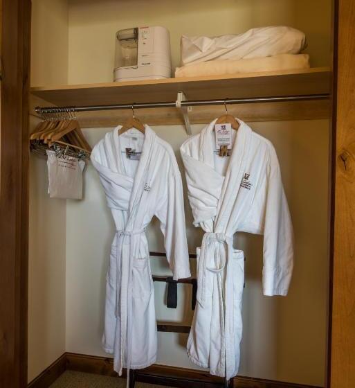 דירת חדר, The Lodge At Mountaineer Square