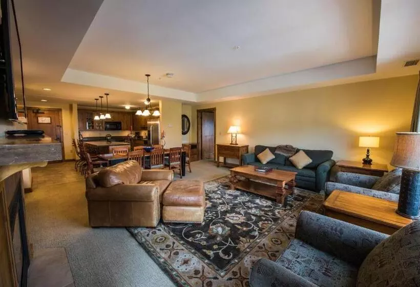 ３ベッドルームアパートメント, The Lodge At Mountaineer Square
