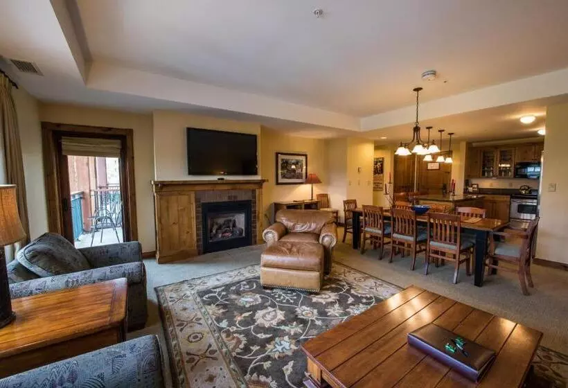 ３ベッドルームアパートメント, The Lodge At Mountaineer Square