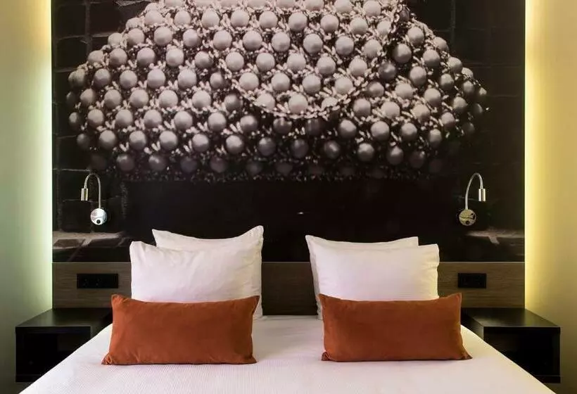 Superior Room King Size Bed, The Manor Amsterdam