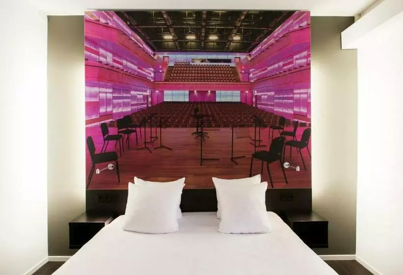 Superior Room King Size Bed, The Manor Amsterdam
