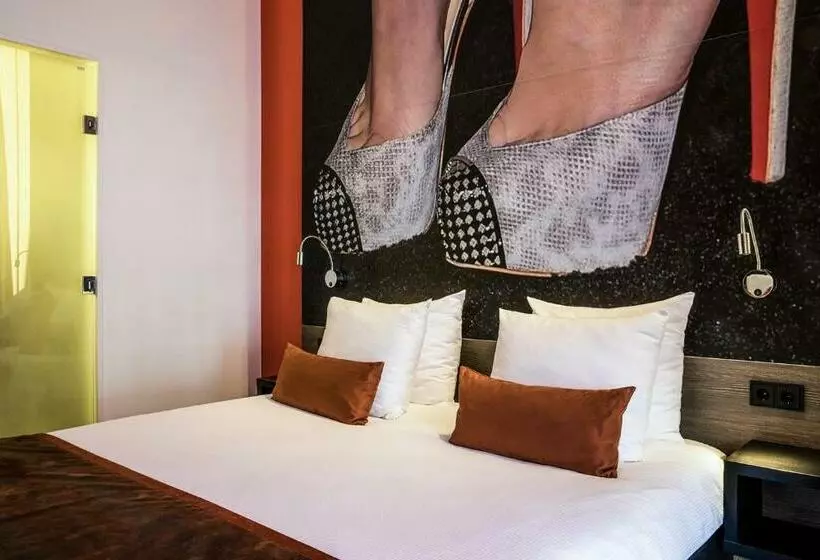 Deluxe Room King Size Bed, The Manor Amsterdam