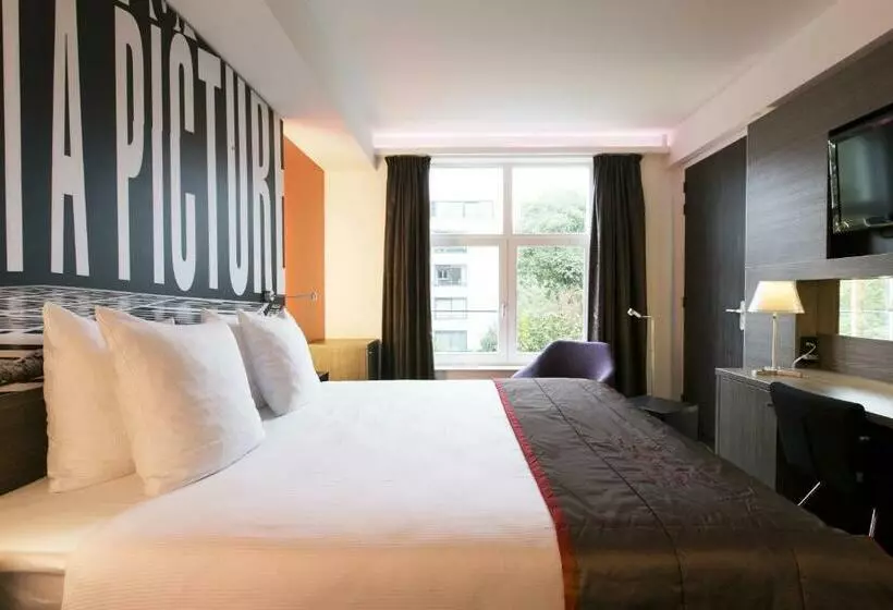 Deluxe Room King Size Bed, The Manor Amsterdam