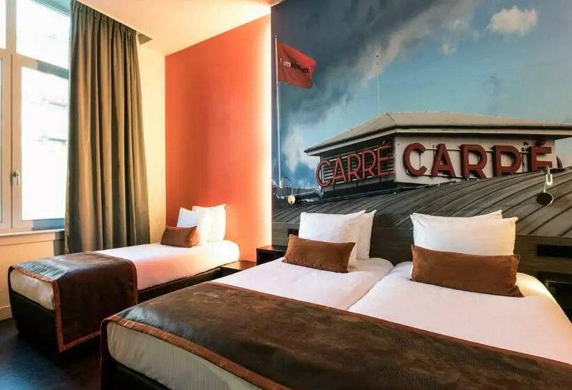 Superior Triple Room, The Manor Amsterdam