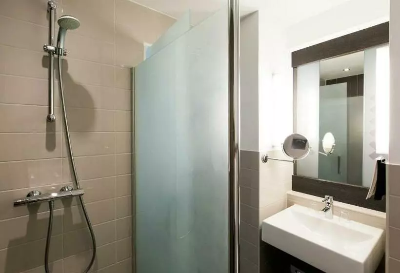 Superior Triple Room, The Manor Amsterdam