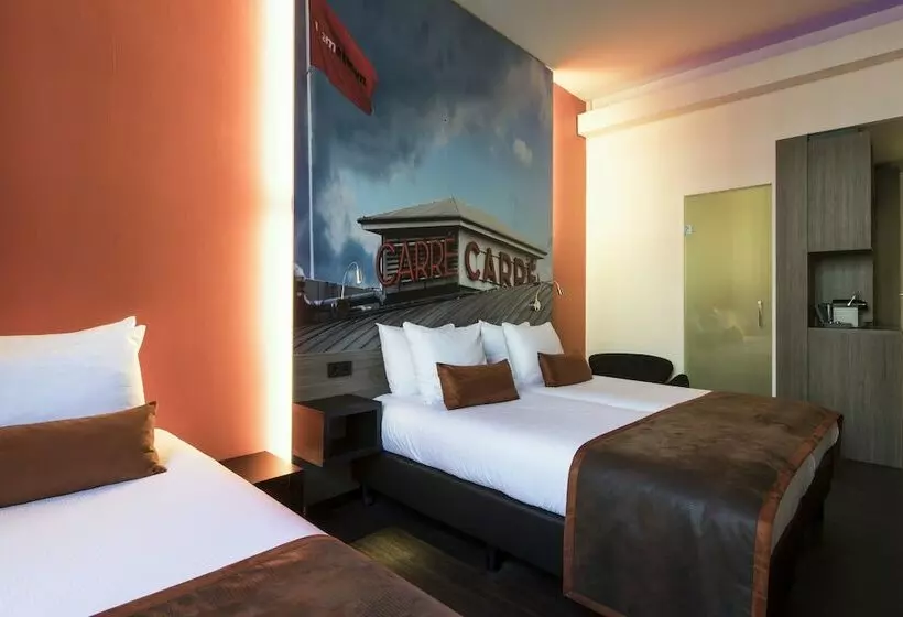 Superior Triple Room, The Manor Amsterdam