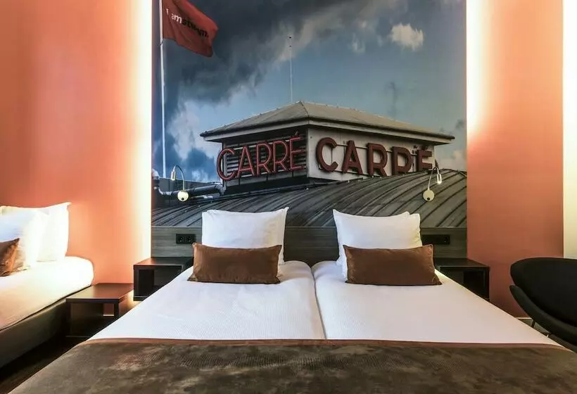 Superior Triple Room, The Manor Amsterdam