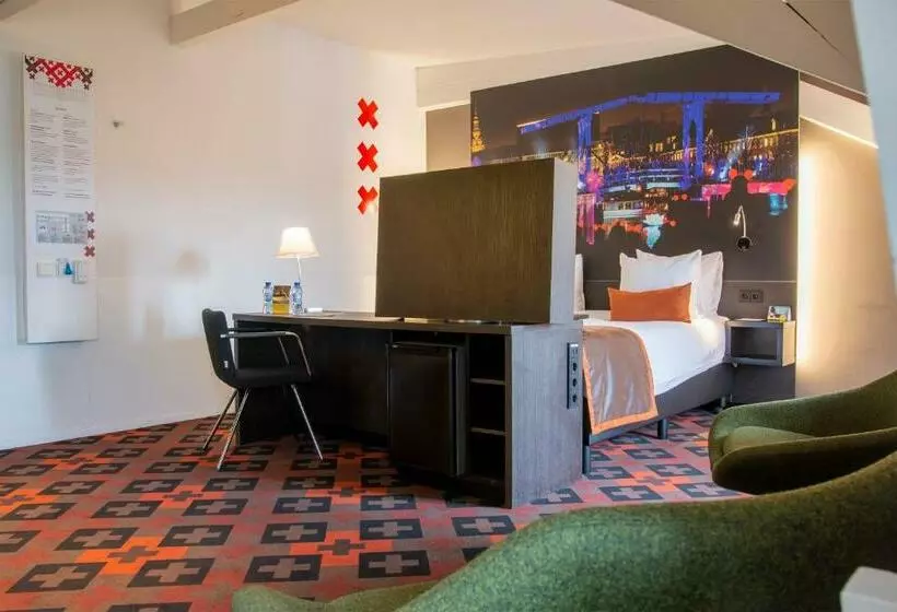 Family Room, The Manor Amsterdam