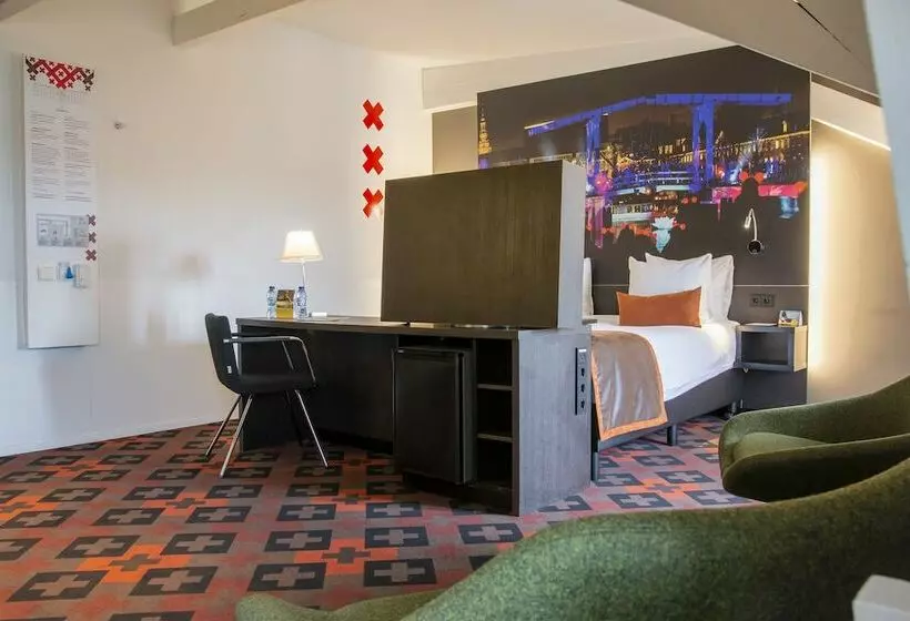 Family Room, The Manor Amsterdam