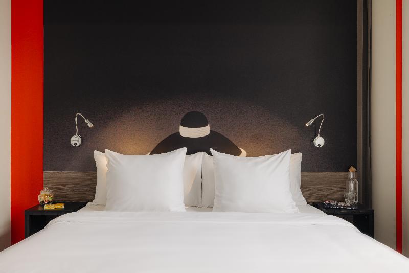 اتاق خانوادگی, The Manor Amsterdam