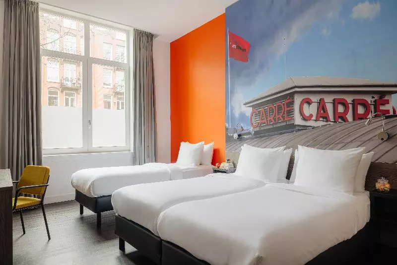 Superior Triple Room, The Manor Amsterdam