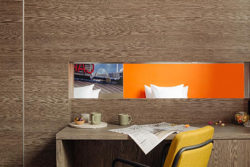 اتاق سوپریور سه تخته, The Manor Amsterdam