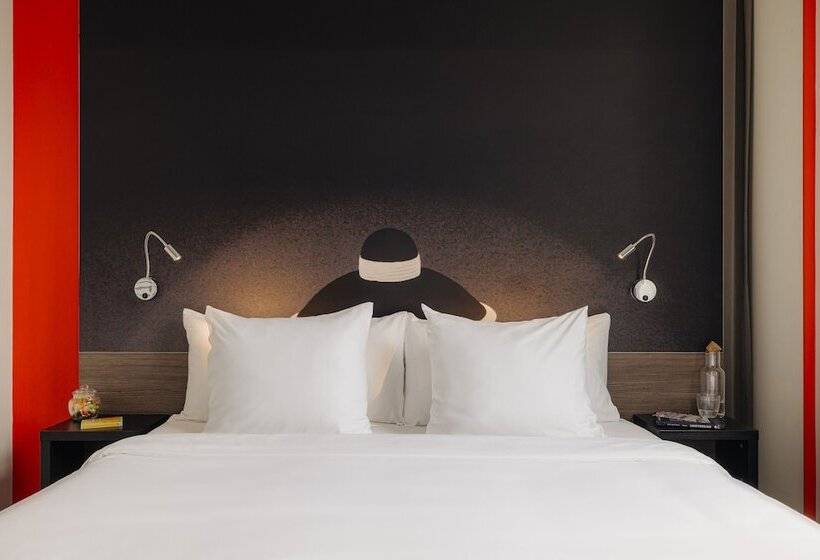 اتاق خانوادگی, The Manor Amsterdam