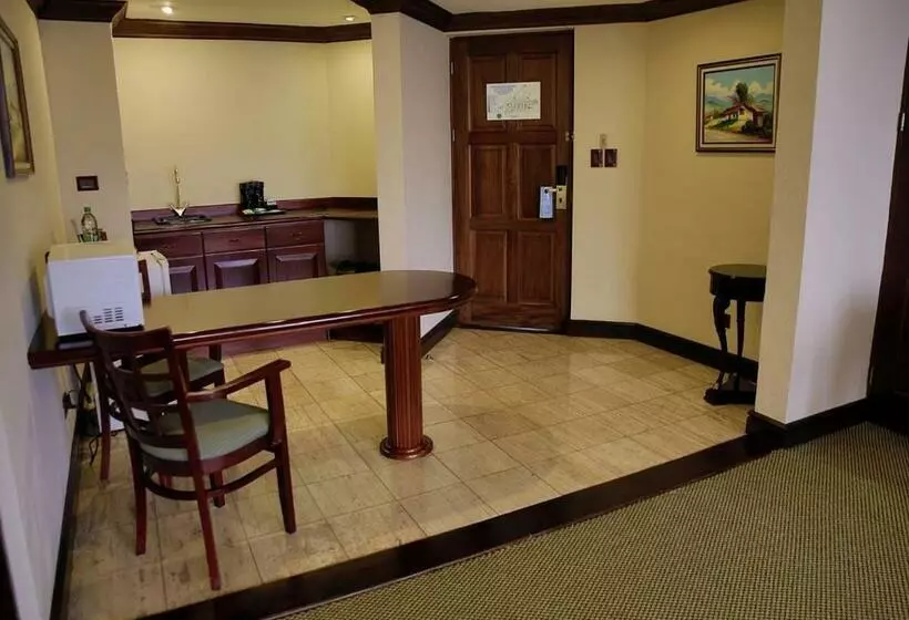 キングサイズベッドのジュニアスイート, Wyndham San Jose Herradura