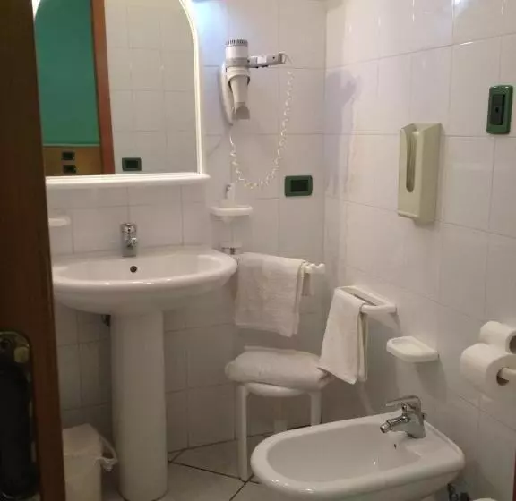 Standard Yhden Hengen Huone, Zilema