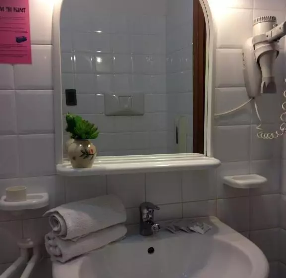 Standard Kolmen Hengen Huone, Zilema
