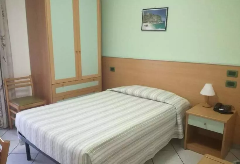 Standard Yhden Hengen Huone Merinäkymä, Zilema