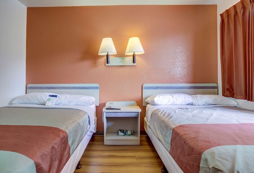 חדר סטנדרט שתי מיטות זוגיות, Motel 6 Grants Pass, Or