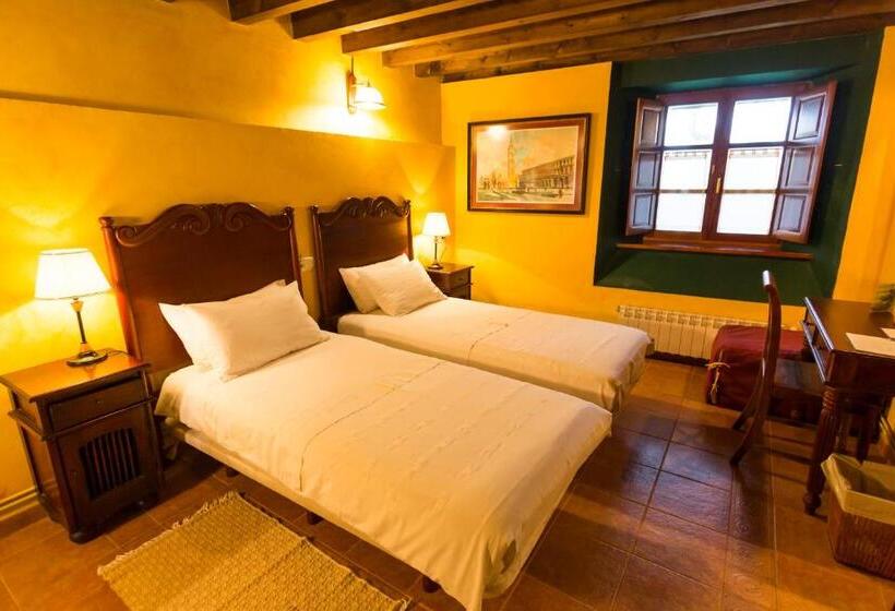 Полулюкс, Casa Do Merlo