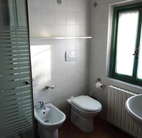 غرفة قياسية ثلاثية, Casa Violetta B&b