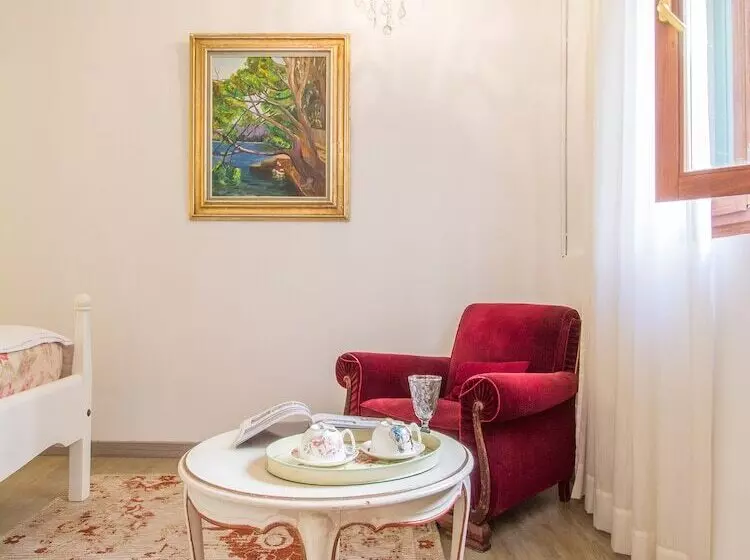 اتاق سوپریور, Ca'n Abril