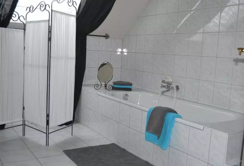 Huoneisto 1 Makuuhuone, Gästehaus Gebauer