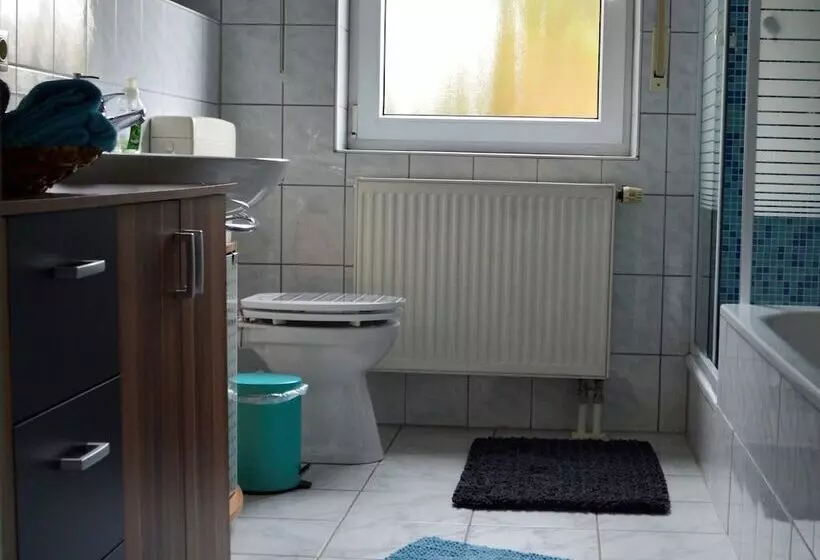 Huoneisto 1 Makuuhuone, Gästehaus Gebauer