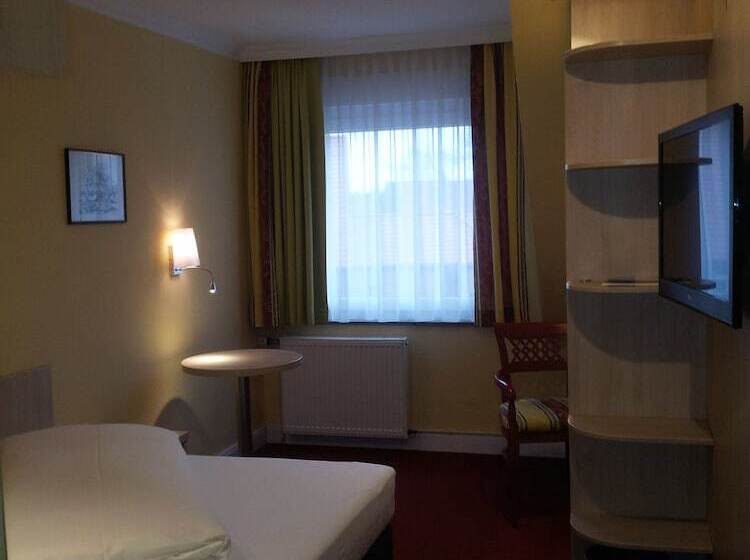 חדר סטנדרט יחיד, Haase