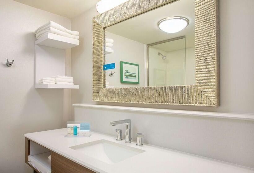 غرفه قياسيه سريرين مزدوجين, Hampton Inn Fishkill