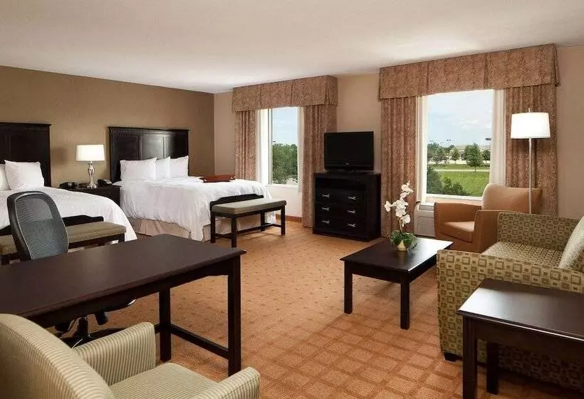 スタンダードスタジオ, Hampton Inn & Suites Chicago/st. Charles