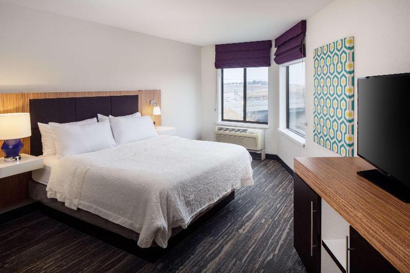 스탠다드 스튜디오 킹침대, Hampton Inn & Suites Parker