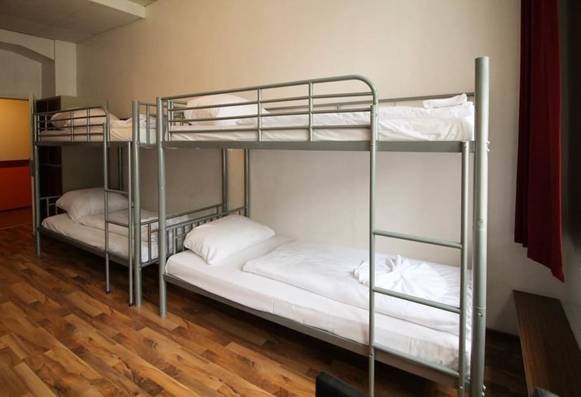 Bed in Shared Room with Shared Bathroom, Metropol Hostel Berlin