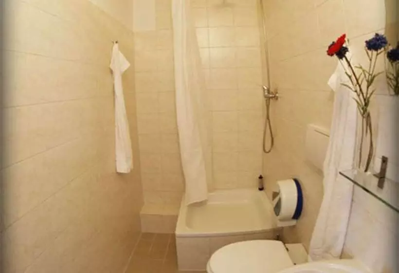 اتاق استاندارد سه نفره, Metropol Hostel Berlin