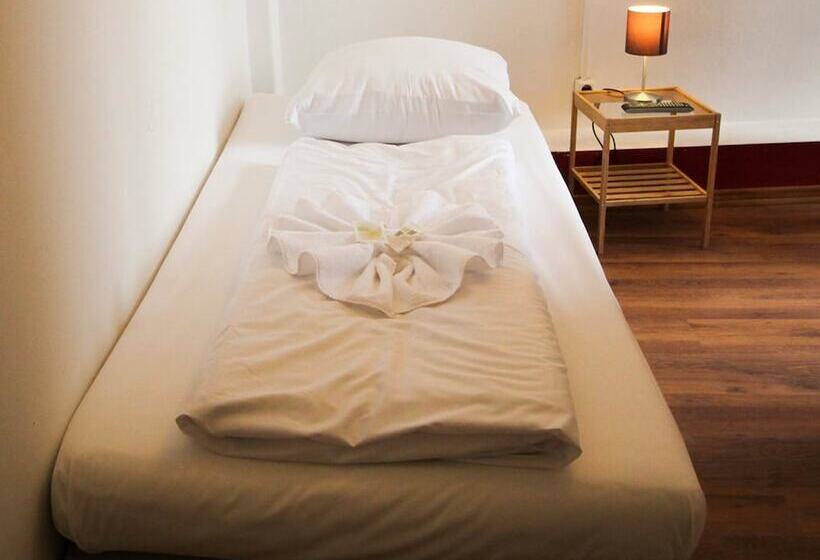اتاق استاندارد سه نفره, Metropol Hostel Berlin