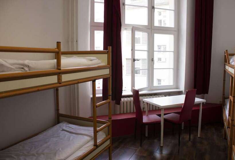 Bed in Shared Room with Shared Bathroom, Metropol Hostel Berlin