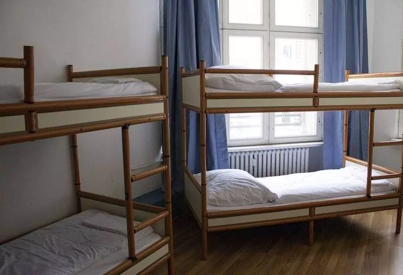 Bed in Shared Room with Shared Bathroom, Metropol Hostel Berlin