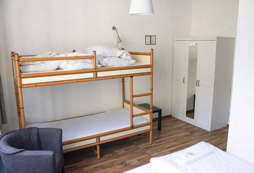 اتاق استاندارد سه نفره, Metropol Hostel Berlin