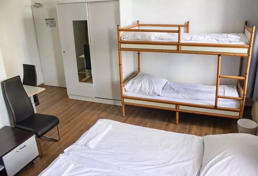 اتاق استاندارد سه نفره, Metropol Hostel Berlin